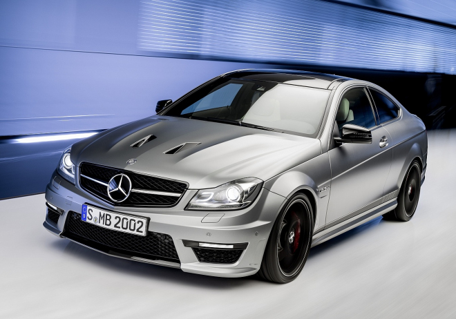 Mercedes C63 AMG Edition 507 rozdupe asfalt 507 koňmi