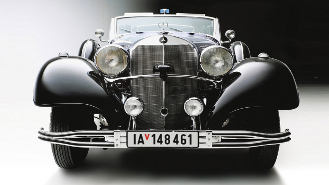 K mání je pancéřovaný Mercedes jednoho z největších monster historie lidstva