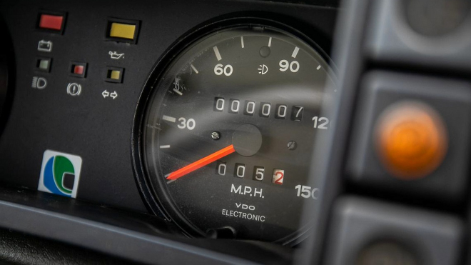 V Británii draží nikdy nejeté monstrum rallyové sk. B, na tachometru má 7 mil