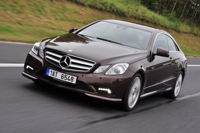 Test Mercedes E500 kupé: německý bodyguard