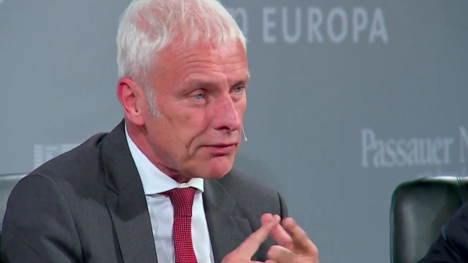 Šéf VW se neudržel, na okrajovém diskuzním fóru tvrdě setřel Teslu