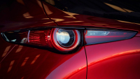 Automobilka strávila 2 roky vývoje tím, aby donutila moderní světla chovat se stejně špatně jako ta zastaralá
