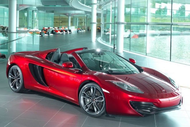 McLaren MP4-12C Spider zamířil do vánočního katalogu Neiman Marcus, stojí 6,7 milionu Kč