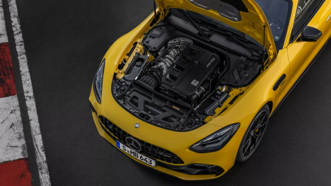 Jen Mercedes dokáže prodávat čtyřválcové auto za 4,25 milionu a nestydět se, třikrát větší motor lze mít za míň jak třetinu