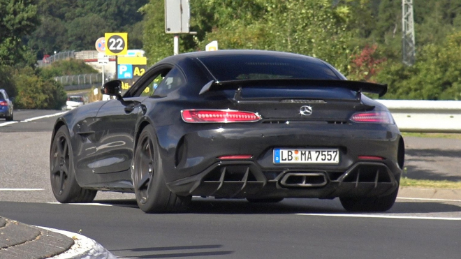 Mercedes-AMG GT R: nejostřejší AMG řádí na Ringu. Vypadá krutě, zní smířlivěji (videa)