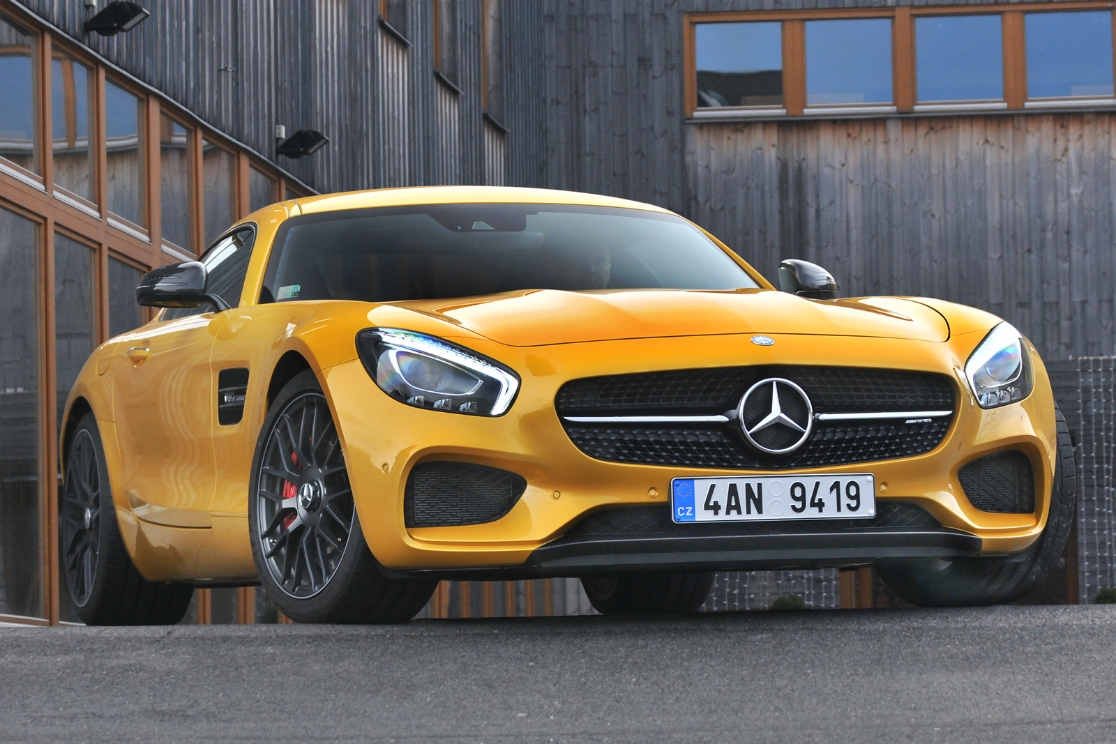 Vyzkouseli Jsme Mercedes Amg Gt S 300 Km H Udela Na Pockani Video Autoforum Cz