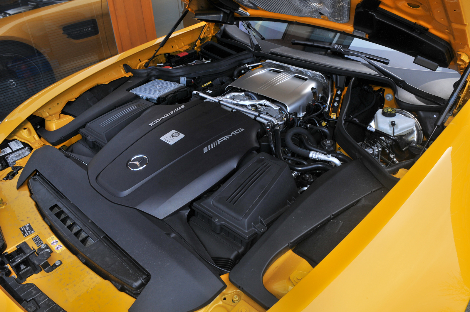 Vyzkouseli Jsme Mercedes Amg Gt S 300 Km H Udela Na Pockani Video Autoforum Cz