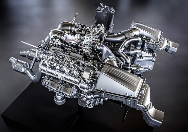 Mercedes-AMG GT: osmiválcové twin-turbo v detailech, váží jen 209 kg