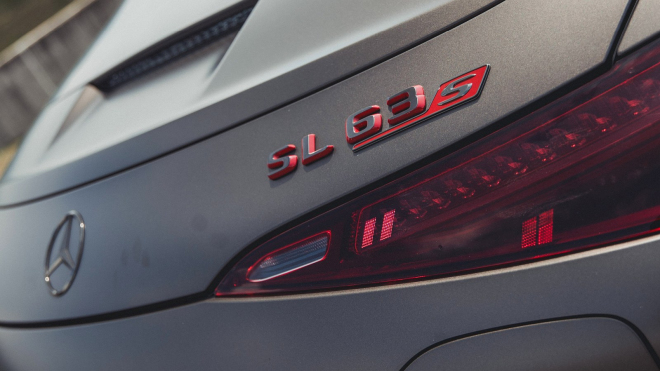 Zpackaný nový Mercedes SL nikdo nechce. Prodeje padají k nule v Evropě i za mořem, u nás už tam skoro jsou