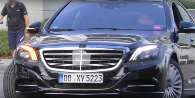 Mercedes S 2017: facelift natočen s minimem maskování, změní se hlavně uvnitř (video)
