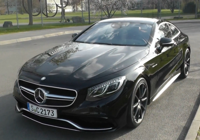 Mercedes S 63 AMG Coupe do detailu na novém videu, zvuk motoru ale nečekejte