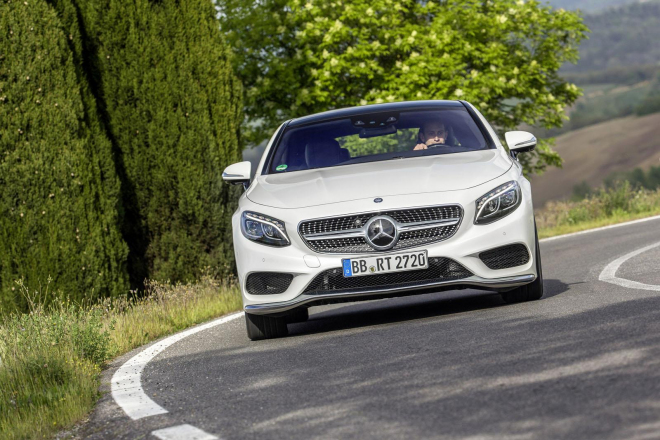 Mercedes S Coupe „zaklekává“ v zatáčkách, kombík třídy C touží po nakopnutí (+ video)