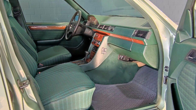 Že nebylo líp? Takto může vypadat legendární nezničitelný Mercedes S124 po 542 tisících km