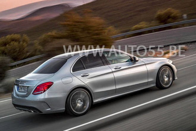 Mercedes C 2014 W205: další únik fotek ukazuje nové Céčko i v akci