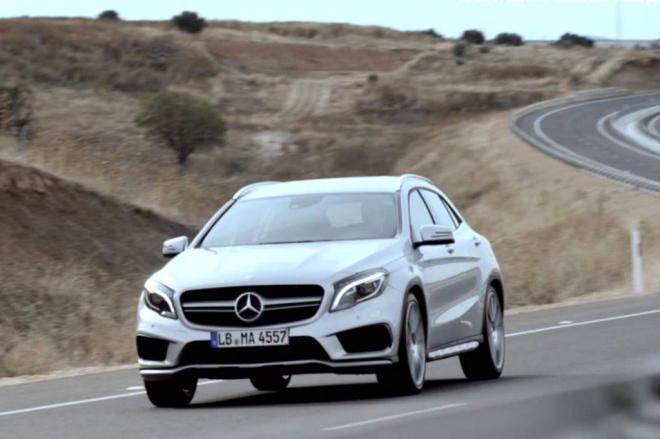 Mercedes GLA 45 AMG: ostré skoroSUV předvádí své vlohy na prvním videu