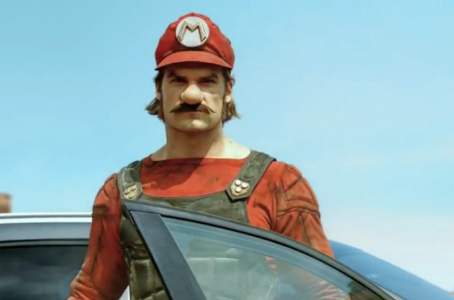 Svérázná propagace Mercedesu GLA nekončí, na pomoc mu spěchá i oživlý Super Mario (video)