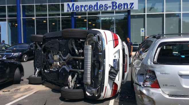 Žena dokázala otočit na bok Mercedes GLE hned na začátku testovací jízdy