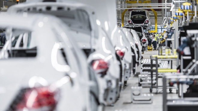 Mercedes prakticky zastavil výrobu v Německu, ukazuje rozsah vracejících se problémů