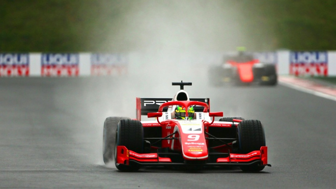 Schumacher znovu vítězí v závodech formulí, ten poslední opanoval