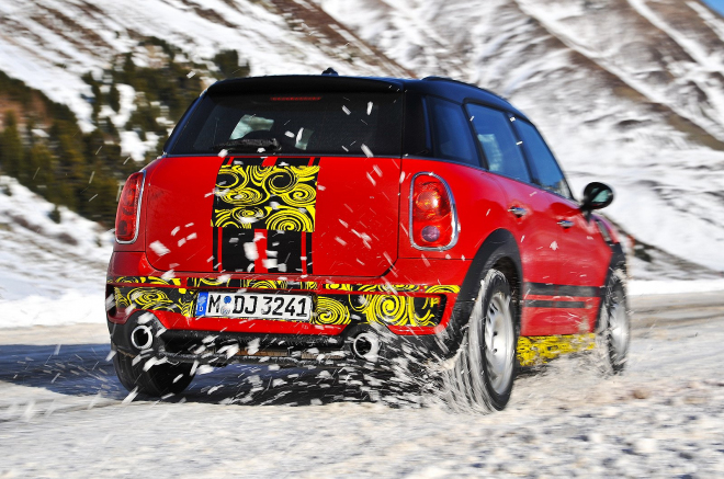 Mini Countryman JCW: ostrý crossover částečně odhalen