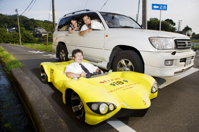 Mirai je nejnižší auto světa, na výšku měří pouze 45,2 cm (video)