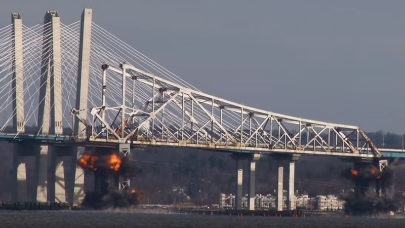 V New Yorku Spektakularne Vyhodili Do Vzduchu Silnicni Most Pres Reku Hudson Autoforum Cz