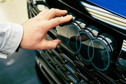 Audi padá stále hlouběji. Po kolapsu zisků sahá dealerům na marže, přinese to další zdražení a další pád