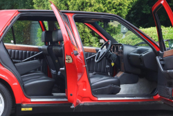Než přišlo odporné Luce, šlo jako rodinné Ferrari koupit tohle. V červené Corsa je to i dnes pecka