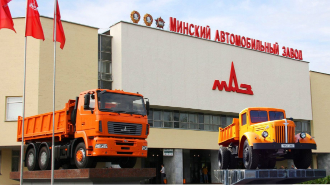 Slavný sovětský výrobce aut našel cestu, jak přijít k penězům, je to asi poslední šance