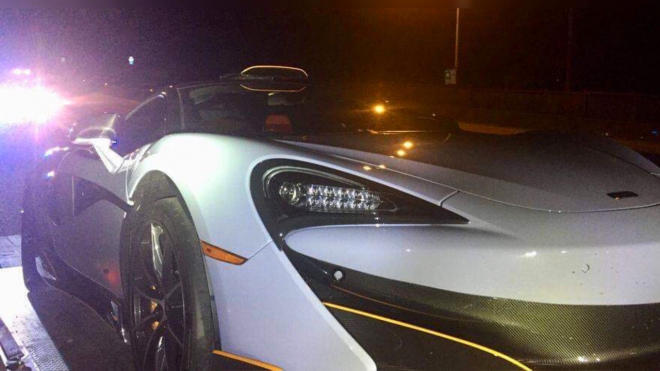 Policie zabavila majiteli zbrusu nový McLaren 10 minut poté, co si jej koupil