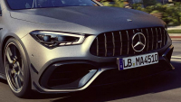 Chystaný ostrý Mercedes působí předem jako taková marnost, že se i mdlý předchůdce v rozlučkové verzi rázem jeví jako výhra