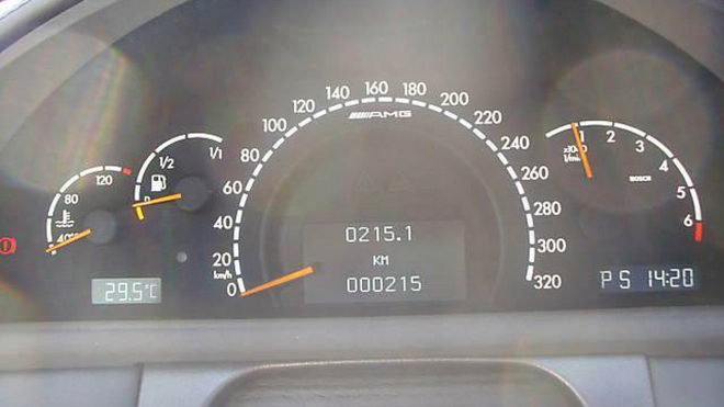 K mání je dodnes nejeté, historicky první auto s revolučními brzdami. Je to stroj času