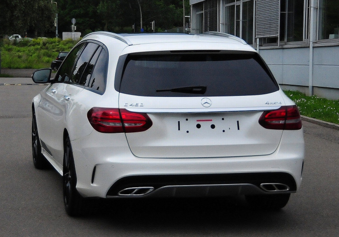 Mercedes C 450 AMG Sport realitou, s V6 twin-turbo má 367 koní