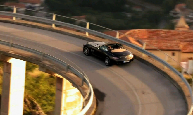 Mercedes SLS AMG Roadster vs. horská silnice (video)