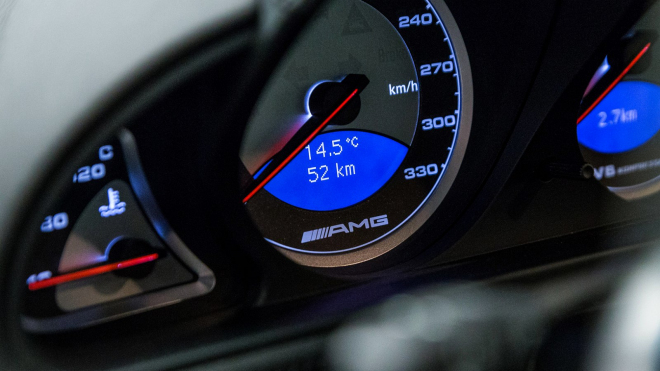 První majitel si v roce 2006 koupil nový 500koňový Mercedes, teď ho s 52 km prodává