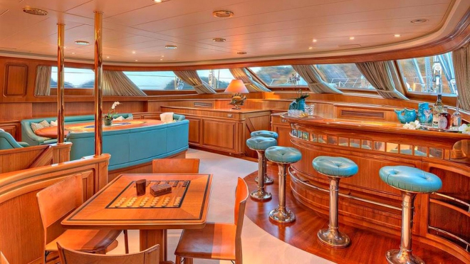 Italský expremiér prodává svou luxusní jachtu, je to stroj hodný multimiliardáře