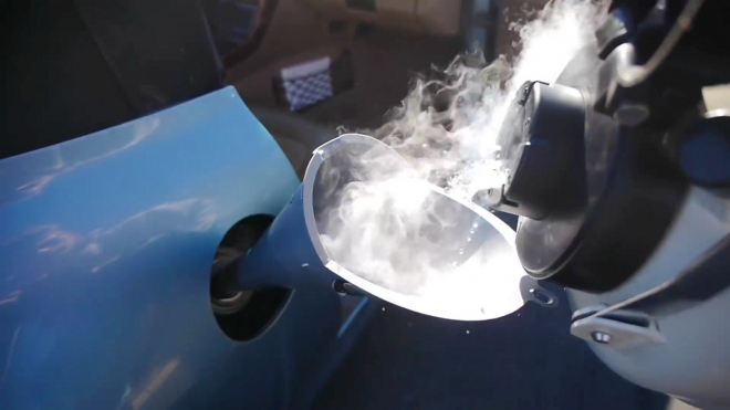 Co se stane, když do nádrže auta nalijete tekutý dusík? A nebo bělidlo?