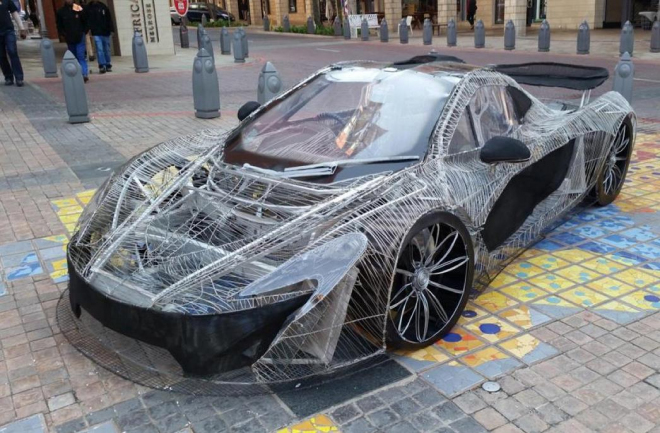 Tohle je konečně McLaren P1 pro každého, vznikl z drátů a plexiskla