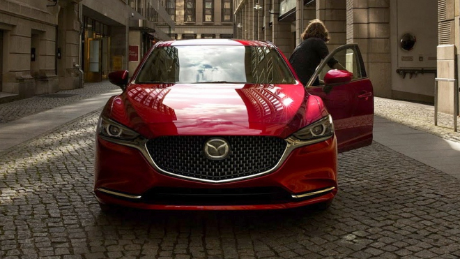 Kráska už není slabá. Mazda 6 dostala 254 turbokoní a důkladný facelift