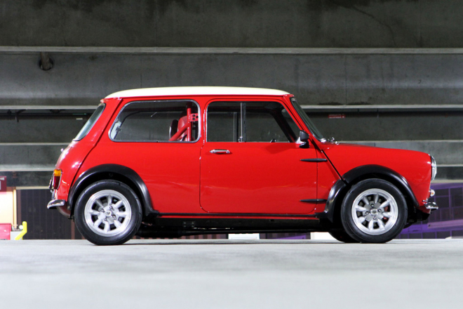 Původní Mini Cooper s motorem VTEC a 230 koňmi je spáč k pohledání