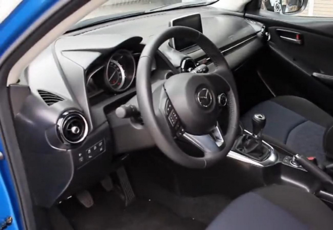Mazda 2 2015: interiér předčasně odhalen, je prý kvalitnější, prostornější i tišší