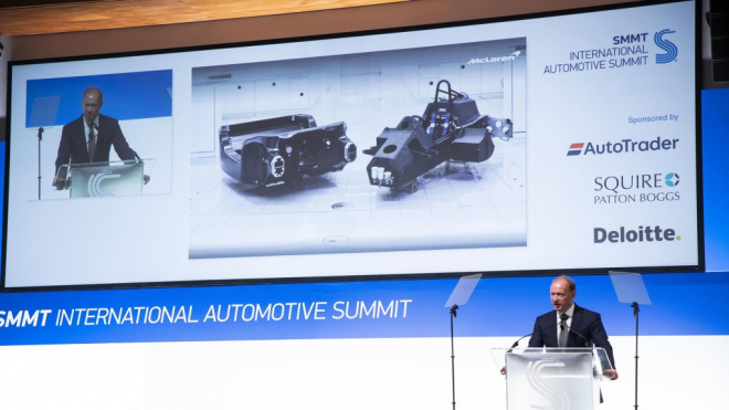 Šéf McLarenu vyzval k tomu, po čem voláme už léta. Jenže nejspíš jen narazí