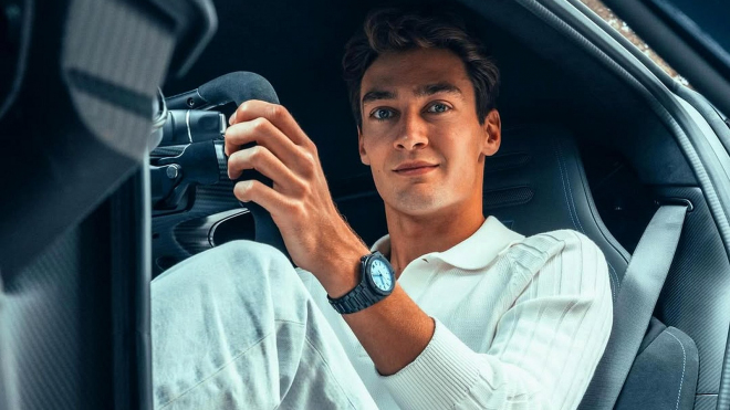 George Russell ukázal své nové služební auto, čekal na něj dlouhých 8 let