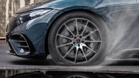 Mercedes si nechal patentovat systém záměrného vypouštění vzduchu z pneu, má pozoruhodný smysl
