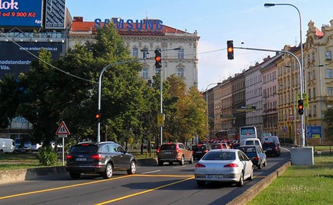 Na magistrále v Praze mají přibýt další semafory, pěkně potají