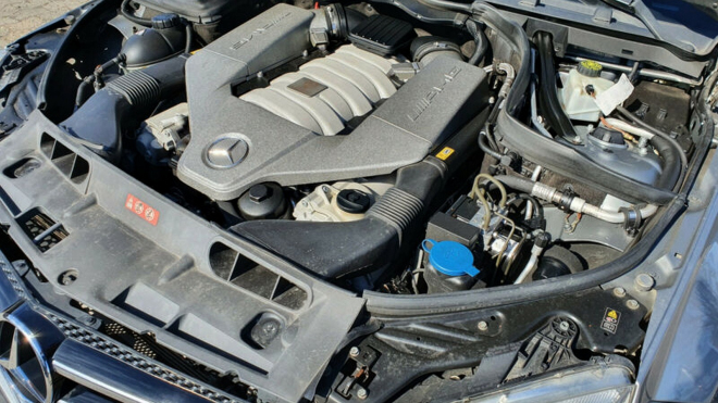 Osmiválcový superkombík Mercedesu s 457 koňmi dnes koupíte za cenu základní Octavie