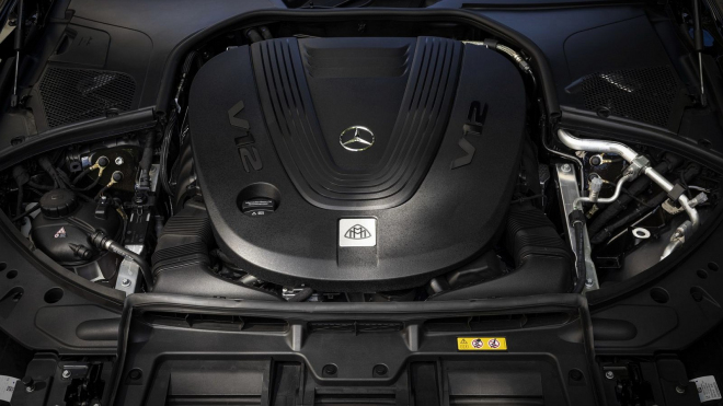 Mercedes našel cestu, jak navzdory snahám EU udržet v prodeji velké spalovací motory
