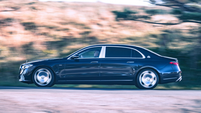 Simulace ukazuje, co zbude z nejlepšího Mercedesu, když s ním ve 300 km/h nabouráte do zdi