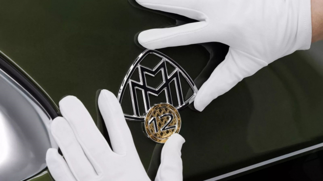Nejnovější Maybach od Mercedesu vypadá jako svá vlastní karikatura, jako falešná kabelka z tržnice, je to jeden velký laciný kýč