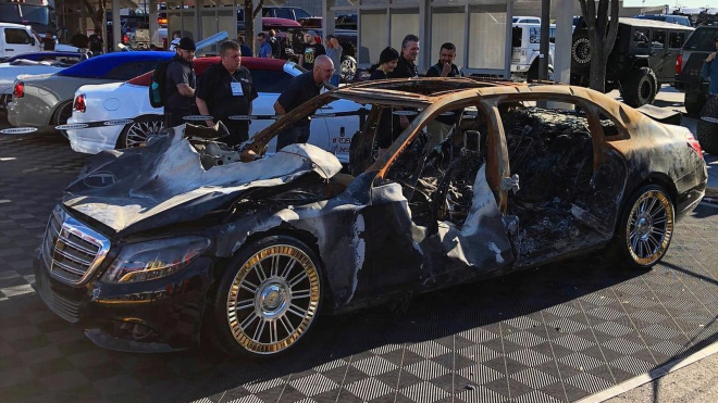 Na největší výstavě upravených aut stojí i ohořelý Mercedes Maybach. Proč?